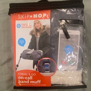 Skip *hop hand muff
